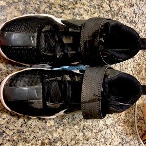 Size 1 boys baseball cleats NIKE